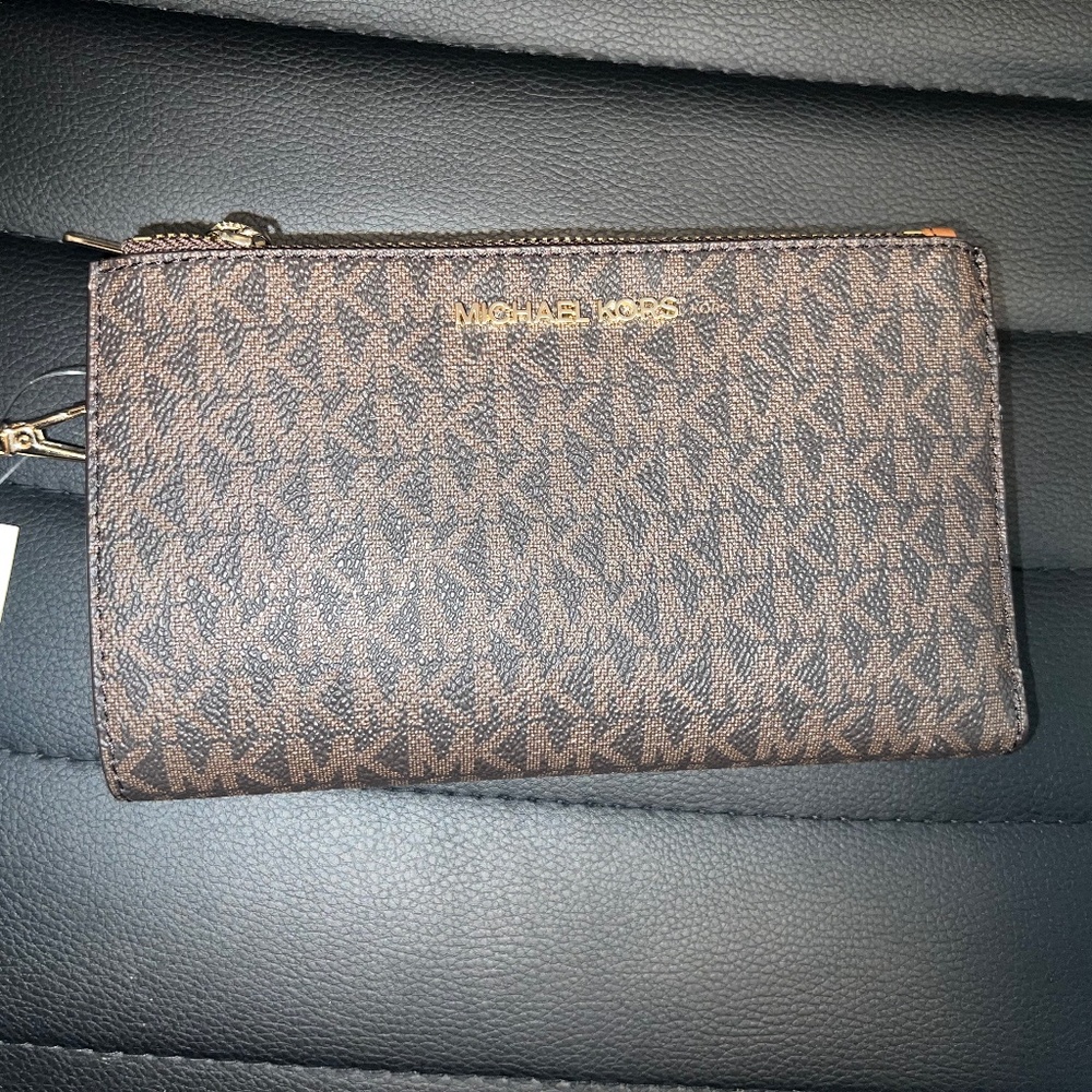 Michael Kors Adele Logo Smartphone Wallet